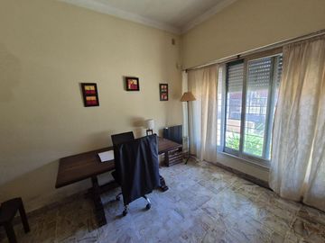 CASA 4 AMBIENTES CON COCHERA BERNAL EN VENTA
