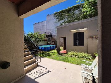 CASA 4 AMBIENTES CON COCHERA BERNAL EN VENTA