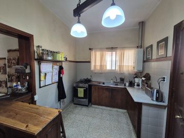 CASA 4 AMBIENTES CON COCHERA BERNAL EN VENTA