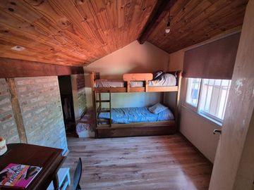 CASA 4 AMBIENTES CON COCHERA BERNAL EN VENTA