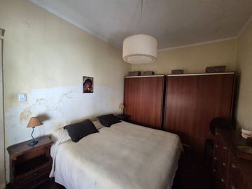 CASA 4 AMBIENTES CON COCHERA BERNAL EN VENTA