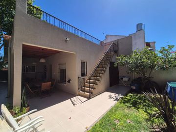 CASA 4 AMBIENTES CON COCHERA BERNAL EN VENTA