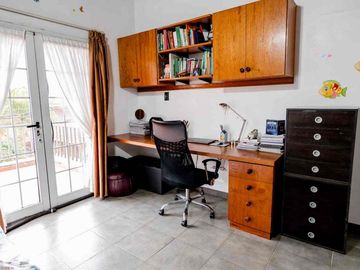 CASA EN EXCELENTE ESTADO DE 4 DORMITORIOS.TOLOSA