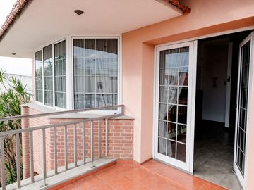 CASA EN EXCELENTE ESTADO DE 4 DORMITORIOS.TOLOSA
