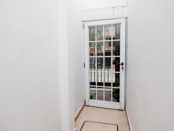 CASA EN EXCELENTE ESTADO DE 4 DORMITORIOS.TOLOSA