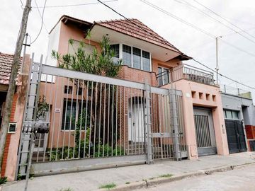 CASA EN EXCELENTE ESTADO DE 4 DORMITORIOS.TOLOSA