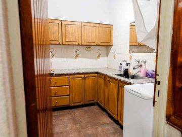 CASA EN EXCELENTE ESTADO DE 4 DORMITORIOS.TOLOSA