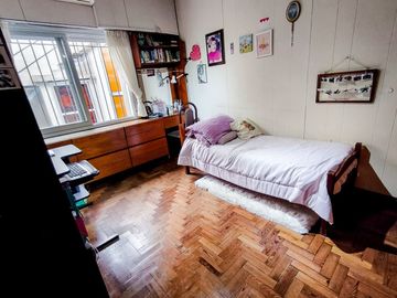 CASA EN EXCELENTE ESTADO DE 4 DORMITORIOS.TOLOSA