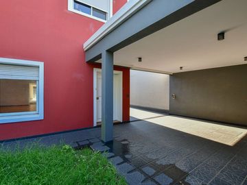 Casa en venta en City Bell POSIBLE APTO BANCO