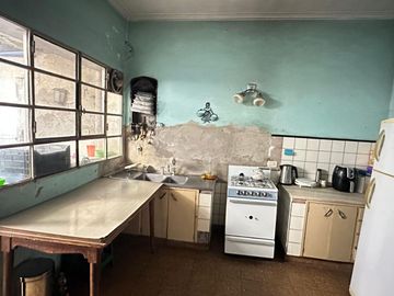 CASA DOS DORMITORIOS EN VENTA LA PLATA .