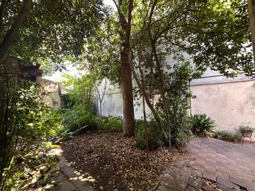 CASA DOS DORMITORIOS EN VENTA LA PLATA .