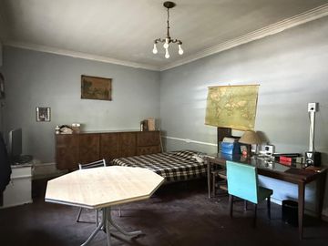 CASA DOS DORMITORIOS EN VENTA LA PLATA .