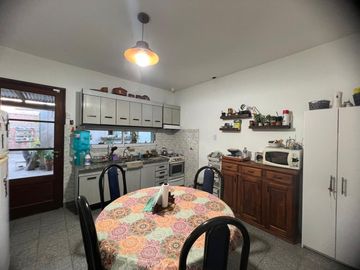 CASA 3 AMBIENTES VENTA GUERNICA CON DEPARTAMENTO
