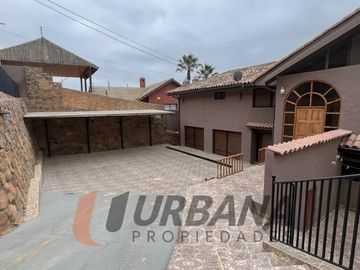 OPORTUNIDAD! HERMOSA Y AMPLIA CASA EN LA HERRADURA