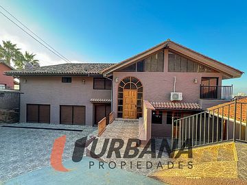 OPORTUNIDAD! HERMOSA Y AMPLIA CASA EN LA HERRADURA