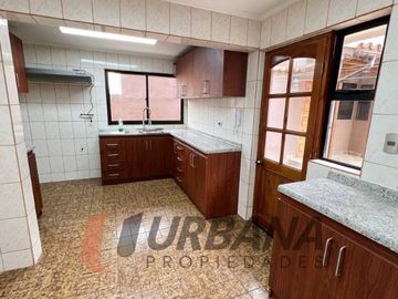OPORTUNIDAD! HERMOSA Y AMPLIA CASA EN LA HERRADURA