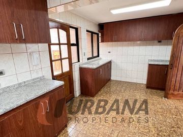 OPORTUNIDAD! HERMOSA Y AMPLIA CASA EN LA HERRADURA