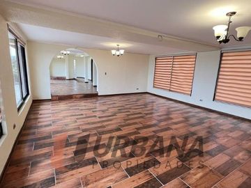 OPORTUNIDAD! HERMOSA Y AMPLIA CASA EN LA HERRADURA