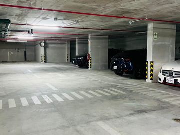 DPTO AMOBLADO Y EQUIPADO FINAMENTE  Y GRAN ESTACIONAMIENTO