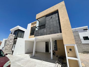 Casa en venta en Lomas de Banthí, SJR, Querétaro.