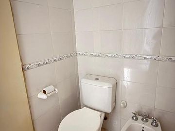 Monoambiente con patio + cochera en Córdoba al 1100, Zona Centro