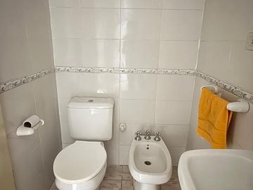 Monoambiente con patio + cochera en Córdoba al 1100, Zona Centro