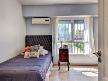 CASA DUPLEX 5 AMBIENTES VENTA OLIVOS PILETA