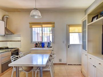 CASA DUPLEX 5 AMBIENTES VENTA OLIVOS PILETA