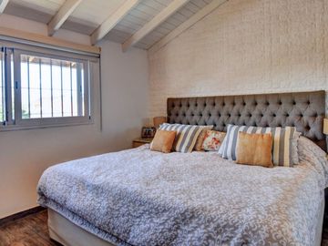 CASA DUPLEX 5 AMBIENTES VENTA OLIVOS PILETA