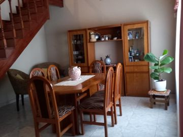 CHALET 5 AMBIENTES CASTELAR CON PILETA