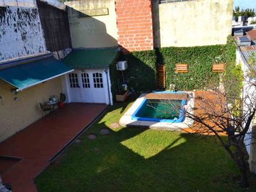 CHALET 5 AMBIENTES CASTELAR CON PILETA