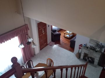 CHALET 5 AMBIENTES CASTELAR CON PILETA