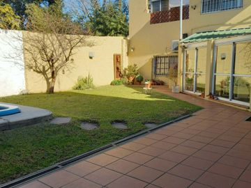 CHALET 5 AMBIENTES CASTELAR CON PILETA