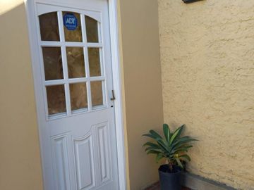 CHALET 5 AMBIENTES CASTELAR CON PILETA