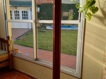 CHALET 5 AMBIENTES CASTELAR CON PILETA