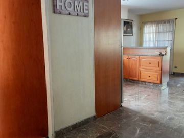 CHALET 5 AMBIENTES CASTELAR CON PILETA