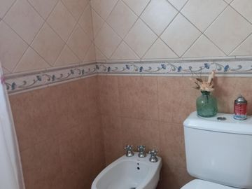 CHALET 5 AMBIENTES CASTELAR CON PILETA