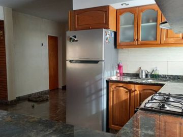 CHALET 5 AMBIENTES CASTELAR CON PILETA