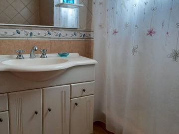 CHALET 5 AMBIENTES CASTELAR CON PILETA