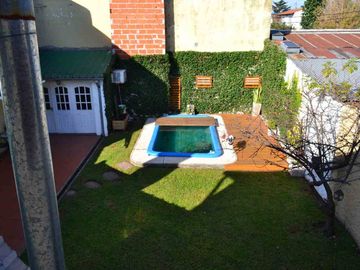 CHALET 5 AMBIENTES CASTELAR CON PILETA