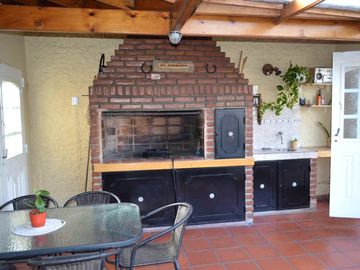 CHALET 5 AMBIENTES CASTELAR CON PILETA