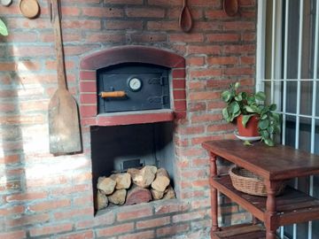 CHALET 5 AMBIENTES CASTELAR CON PILETA