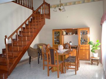 CHALET 5 AMBIENTES CASTELAR CON PILETA