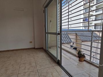 Venta depto 2 ambientes balcon permuta apt credito