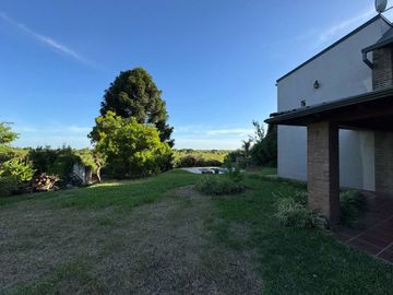 SE VENDE CASA QUINTA SOBRE EL RIO