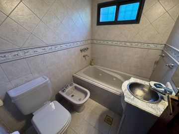 SE VENDE CASA QUINTA SOBRE EL RIO