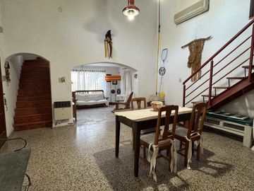 SE VENDE CASA QUINTA SOBRE EL RIO
