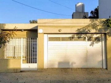 CASA 3 DORMITORIOS EN B COLON -APTO CREDITOS