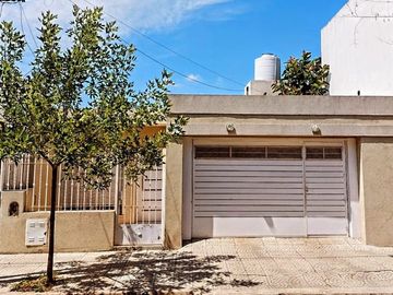CASA 3 DORMITORIOS EN B COLON -APTO CREDITOS