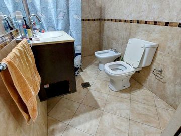CASA 3 DORMITORIOS EN B COLON -APTO CREDITOS